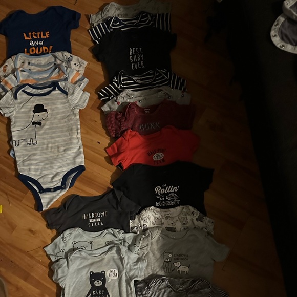 Baby onesies sizes 12-18 months, 18 months, 18-24 months and 24 months. - Picture 1 of 15